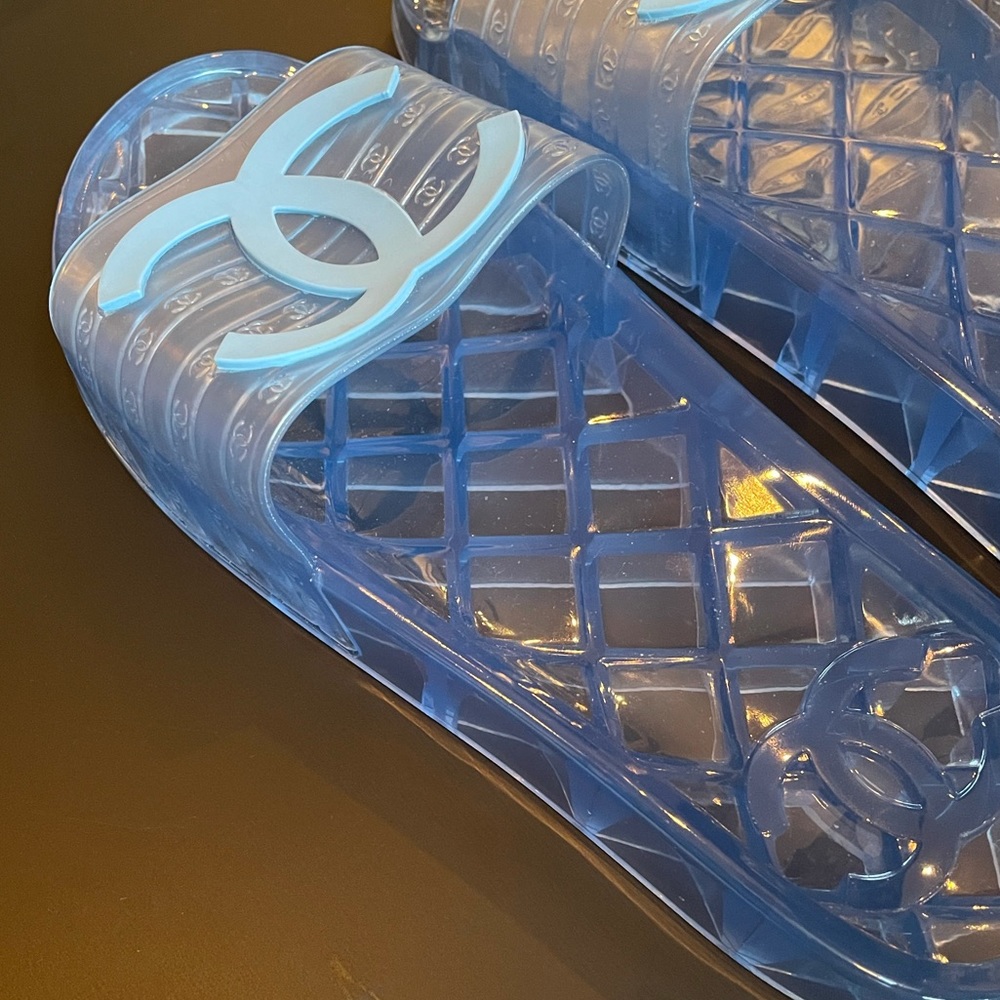 CHANEL Interlocking CC Logo Rubber Slides (39) - Picture 8 of 11